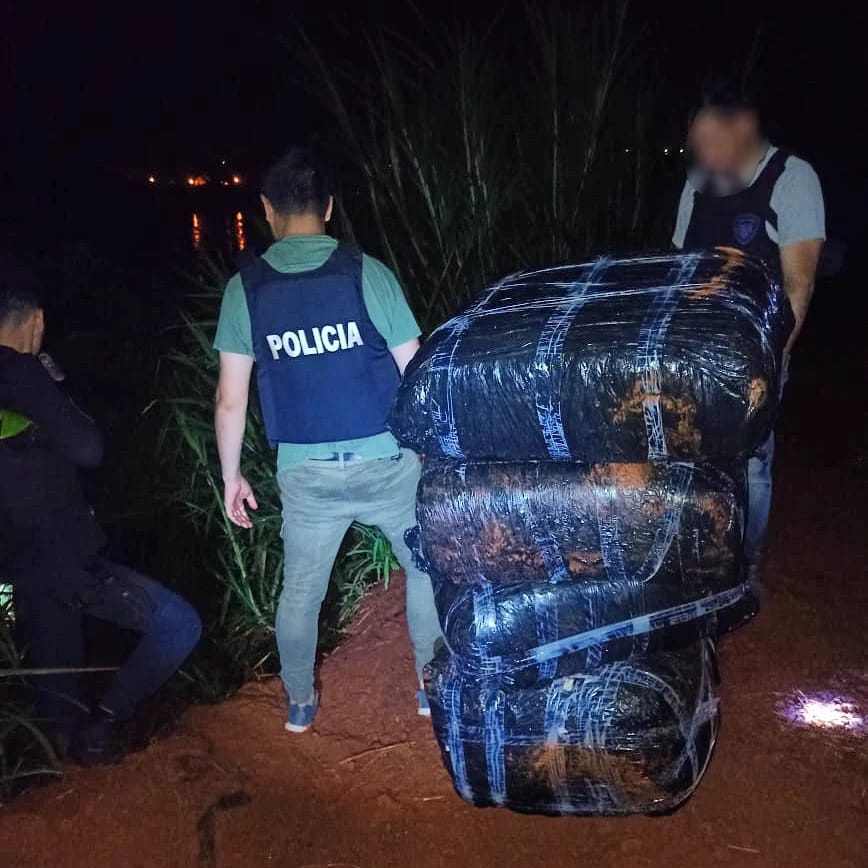 La Policia de Misiones detecto un punto de ingreso de droga en Eldorado e incauto mas de 200 kilos de marihuana 1 - 1