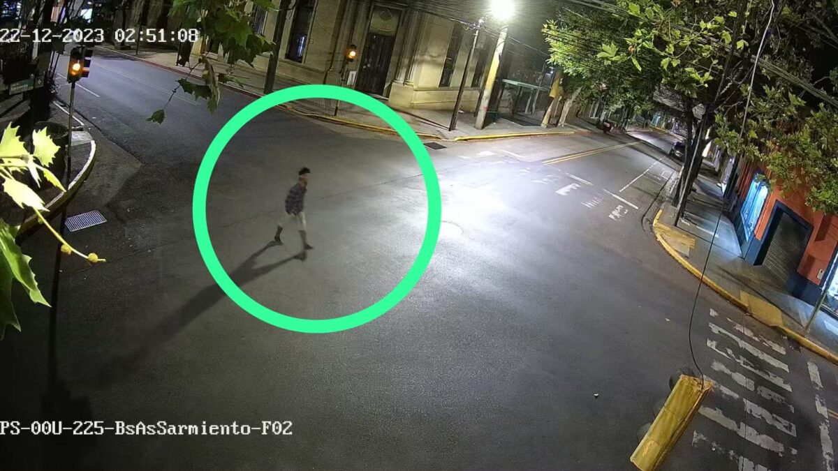 Robó en Posadas y quiso engañar a las cámaras del 911 cambiándose la ropa