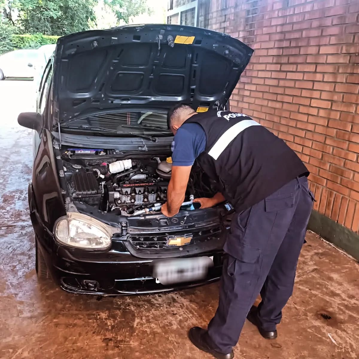 Aprovechó que una conductora dejó las llaves puestas en el auto y se lo robó: lo detuvieron