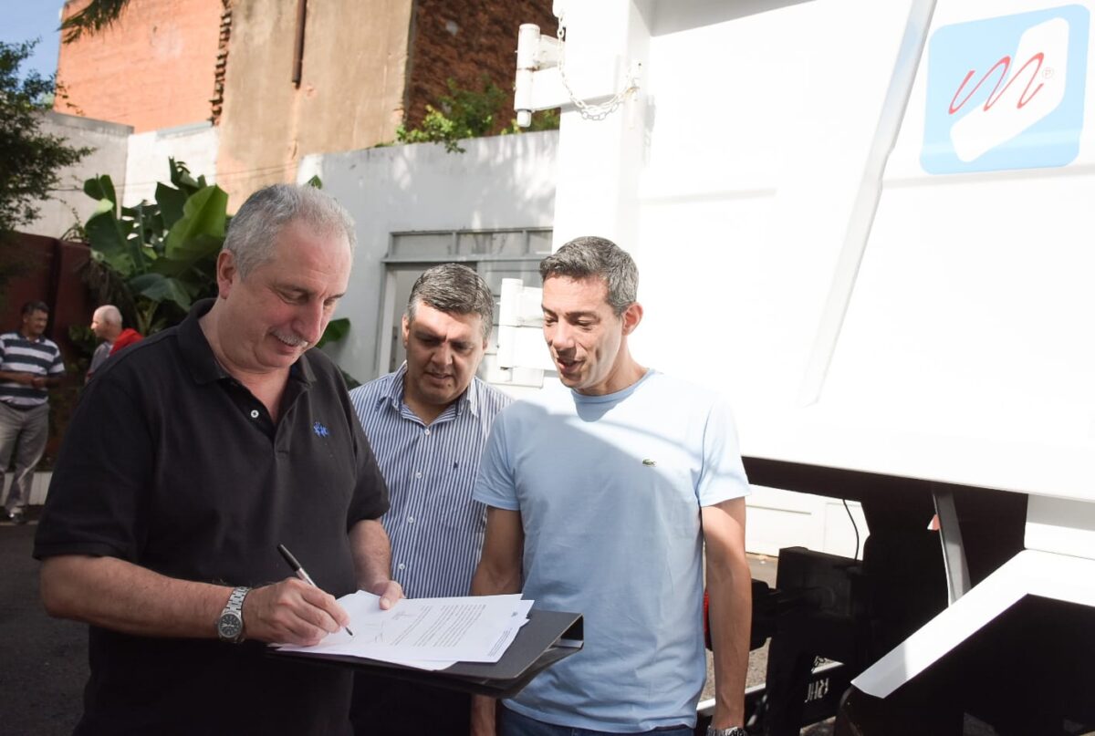 Aristóbulo del Valle y Alba Posse recibieron nuevos camiones volcadores 3 6 - camiones volcadores 4 - 5