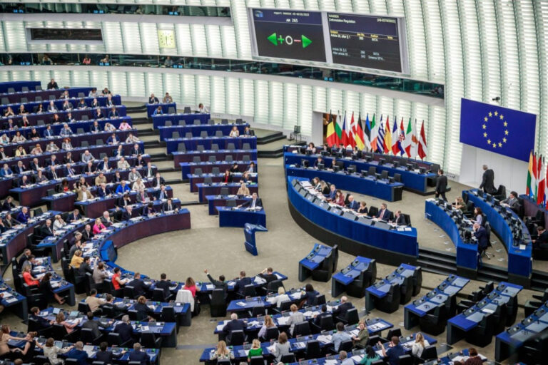 La Unión Europea aprobó la primera ley de Inteligencia Artificial