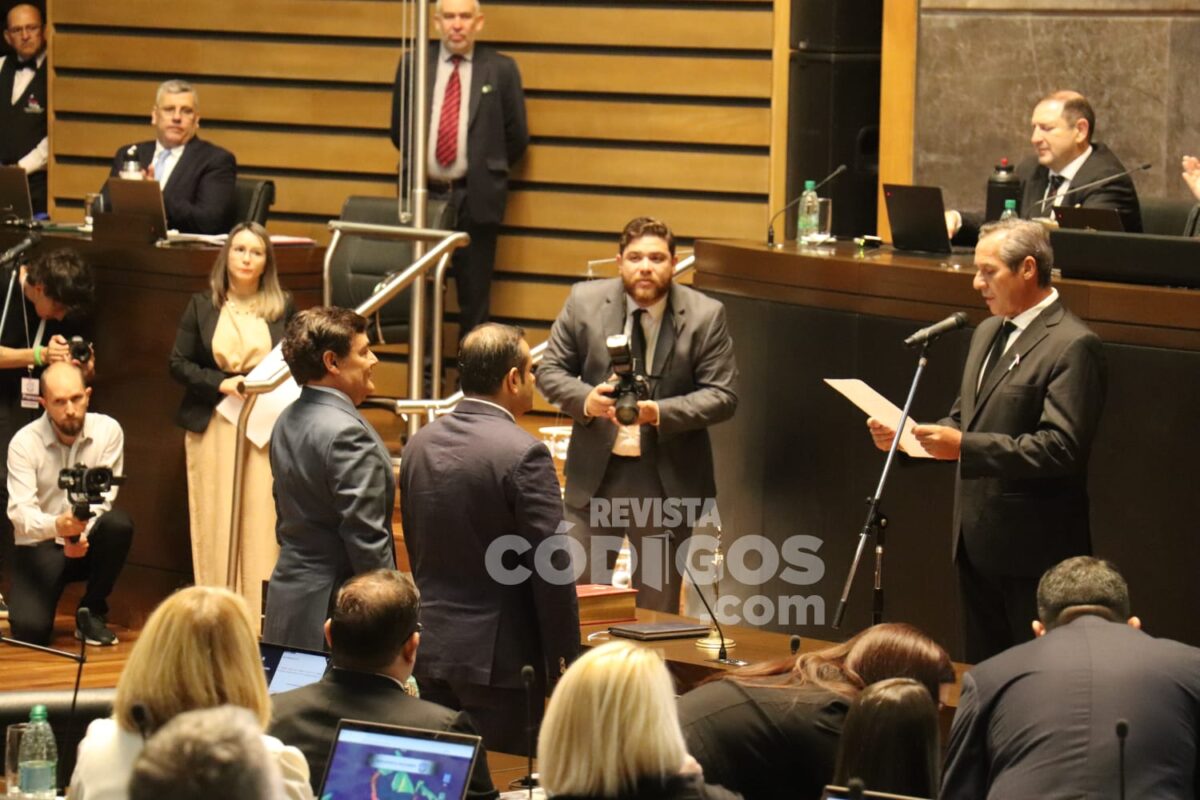Herrera juró como nuevo presidente de la Legislatura