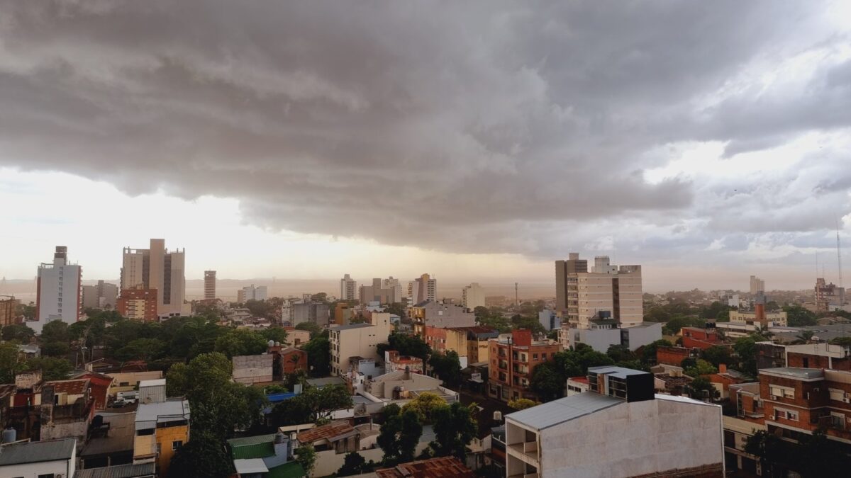 Fuertes ráfagas de viento y chaparrones causaron daños en Posadas y parte de la zona sur de Misiones