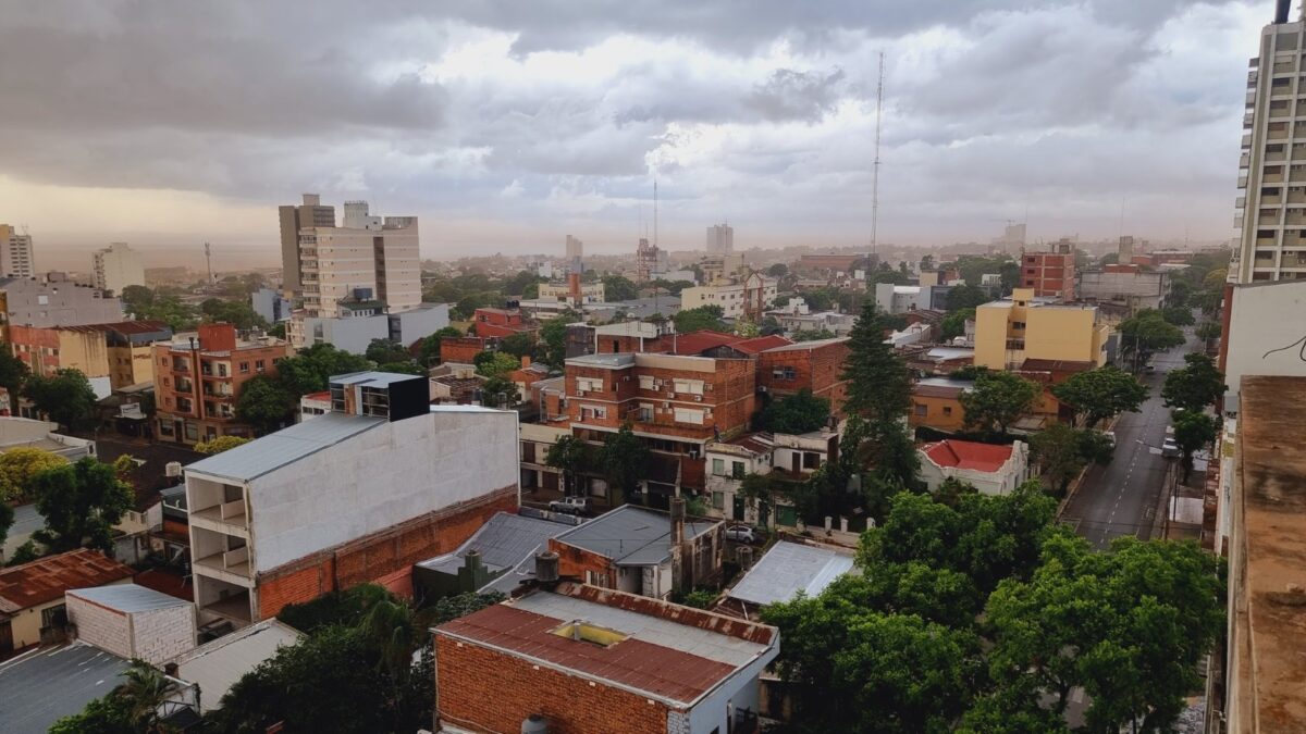 Fuertes ráfagas de viento y chaparrones causaron daños en Posadas y parte de la zona sur de Misiones