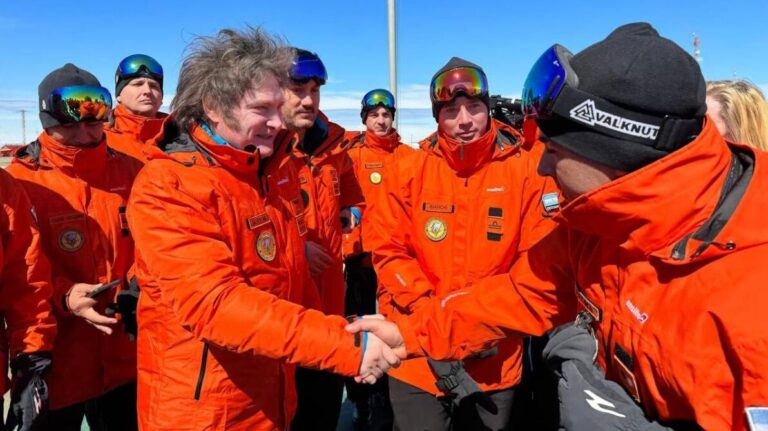 Milei dio inicio al acuerdo con la OIEA tras su visita a las bases Marambio y Esperanza en la Antártida