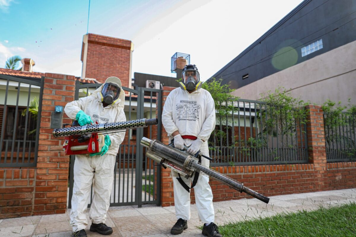 Passalacqua encabezo operativos contra el dengue junto a vecinos y agentes sanitarios en Posadas 3 - 1