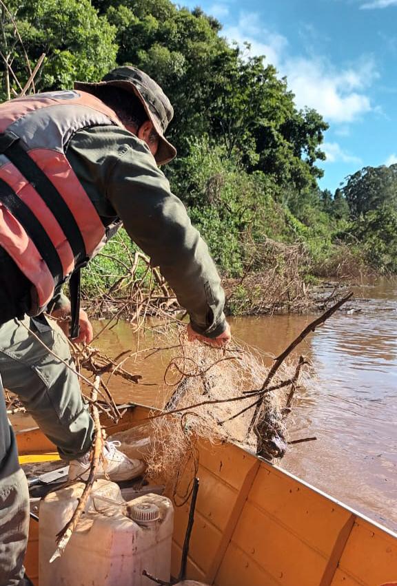 Realizan control de pesca y caza furtiva y acciones de concientizacion en diversas localidades de la provincia 1 - 3