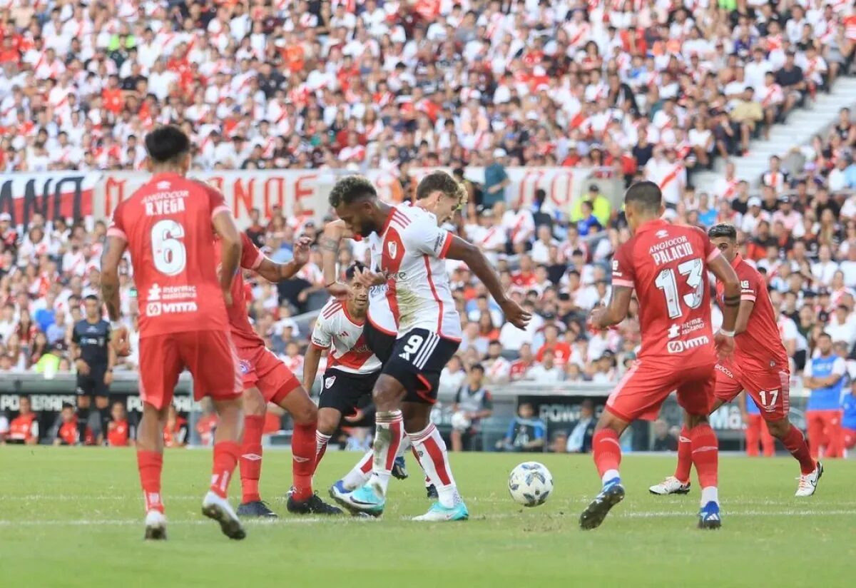 River acelera las gestiones de refuerzos tras el empate contra Argentinos