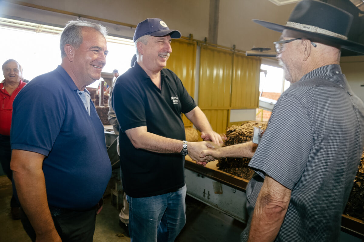 Tras el histórico acuerdo de precio, Passalacqua visitó la Cooperativa Tabacalera de Misiones