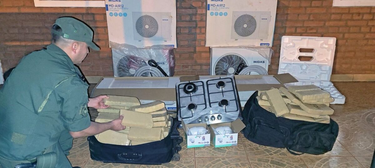 Pareja terminó detenida por trasportar casi 100 kilos de marihuana en Urquiza