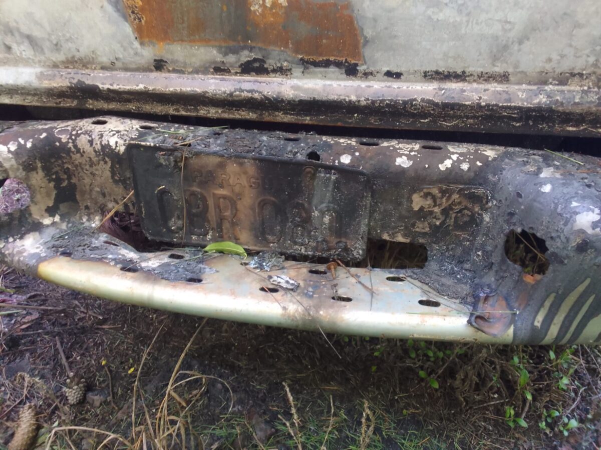 Hallaron restos óseos junto a una camioneta totalmente calcinada en Wanda 1 2 - camioneta calcinada 2 - 1