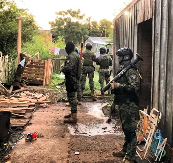 Operativo cerrojo en Candelaria: allanamientos, 6 detenidos, armas secuestradas y elementos recuperados