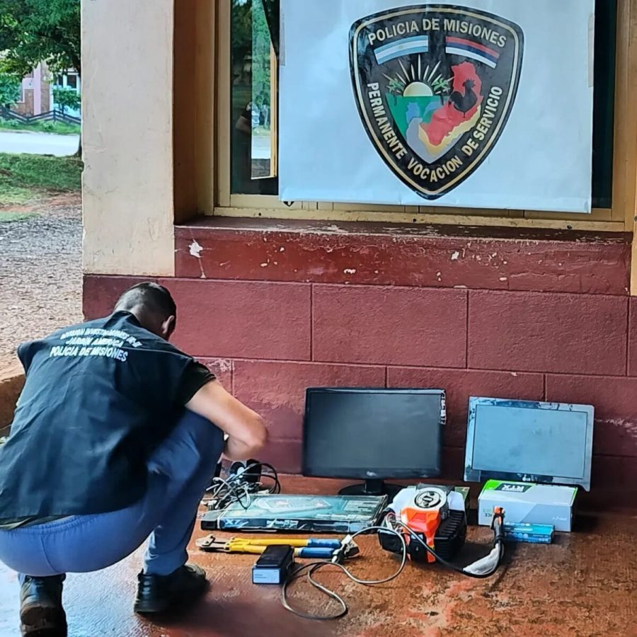 Allanaron la casa del líder de un trío de ladrones de Corpus: recuperaron $5 millones en componentes informáticos 1 2 - elementos recuperados - 1