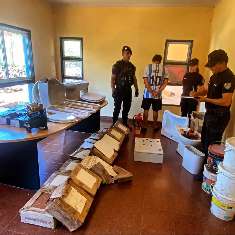 Detuvieron a dos hermanos por el robo de materiales de construcción valuados en más de $3 millones en Apóstoles 7 14 - hermanos detenidos 6 - 13