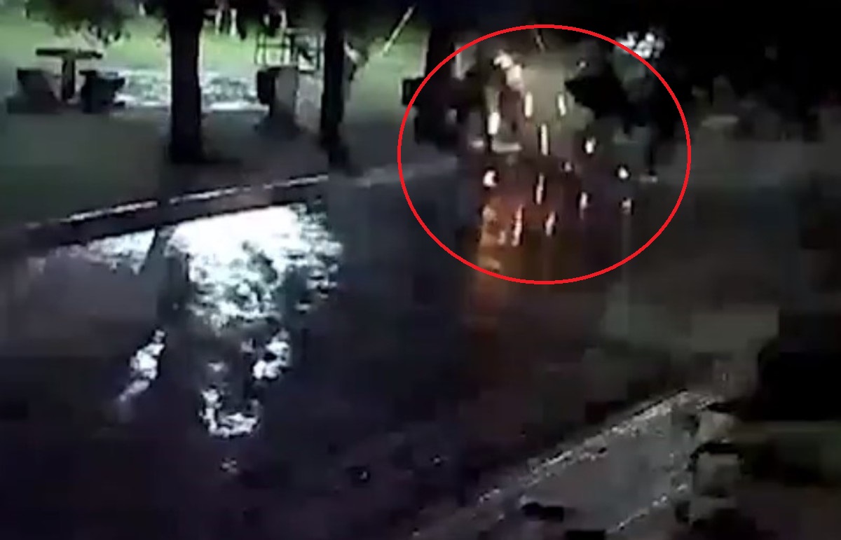 Video impactante: el momento en el que un joven es alcanzado por un rayo en San Luis