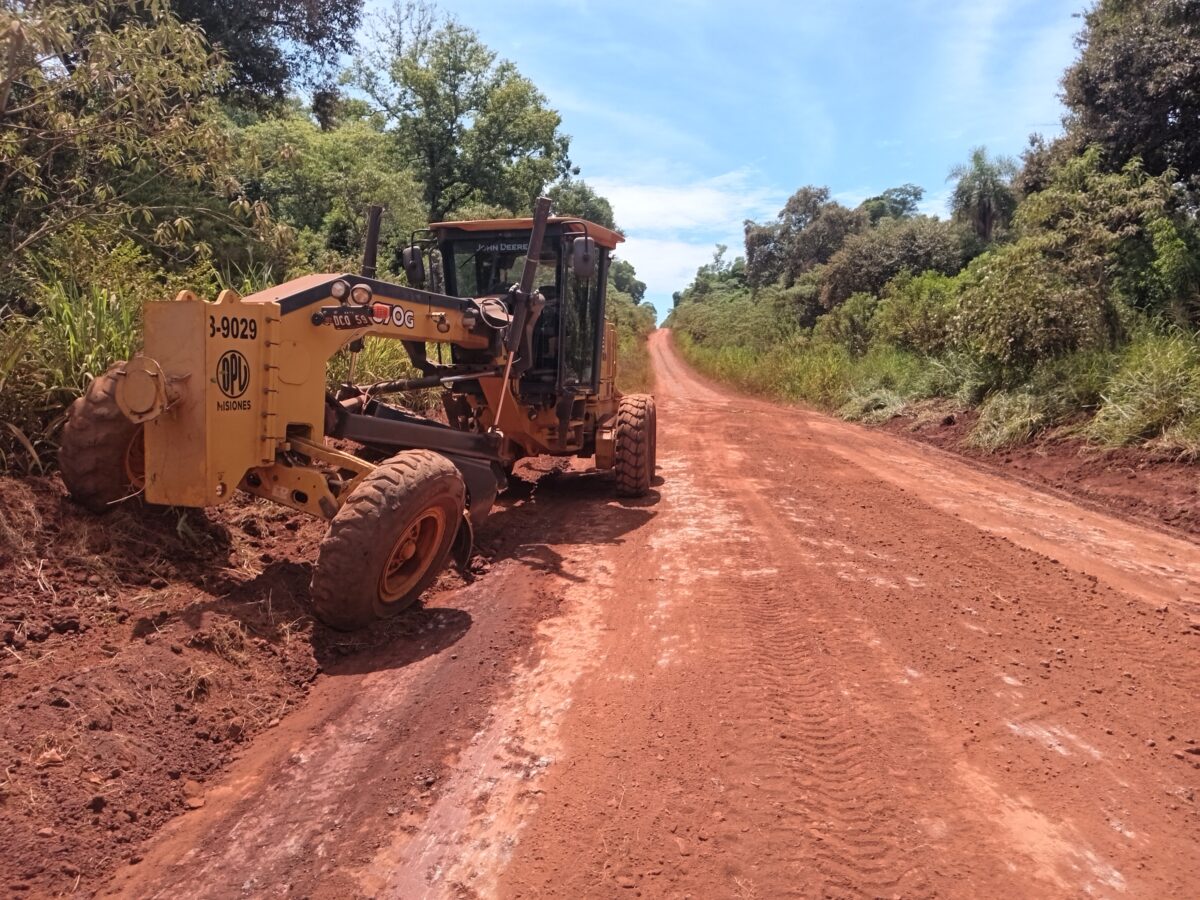 Vialidad Provincial realiza trabajos de mantenimiento en rutas terradas