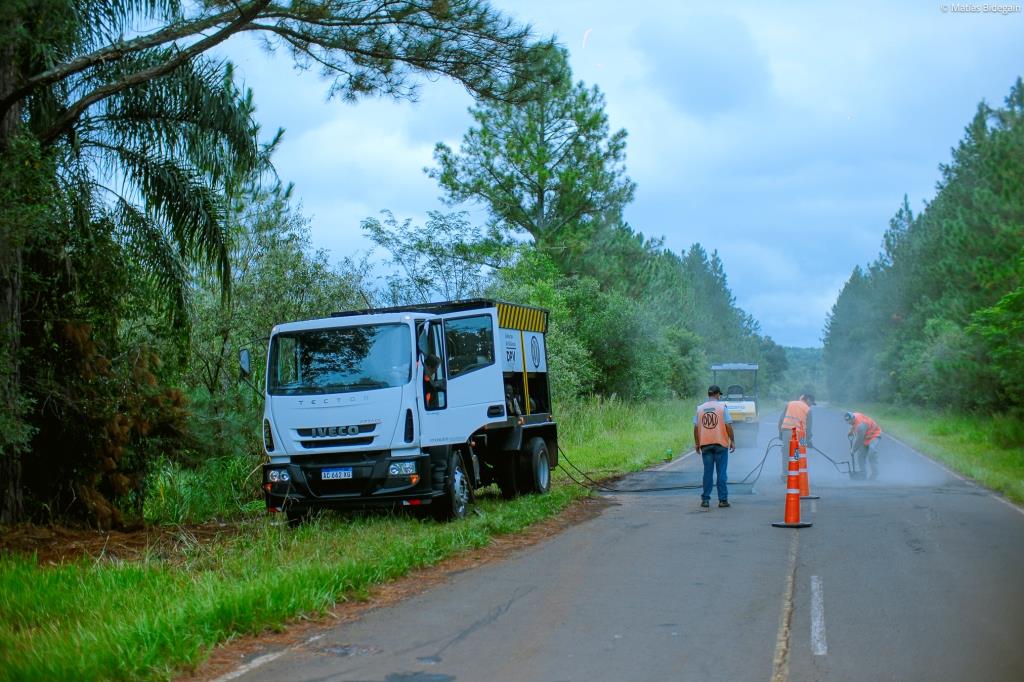 Avanzan las tareas de mantenimiento de la ruta provincial 225