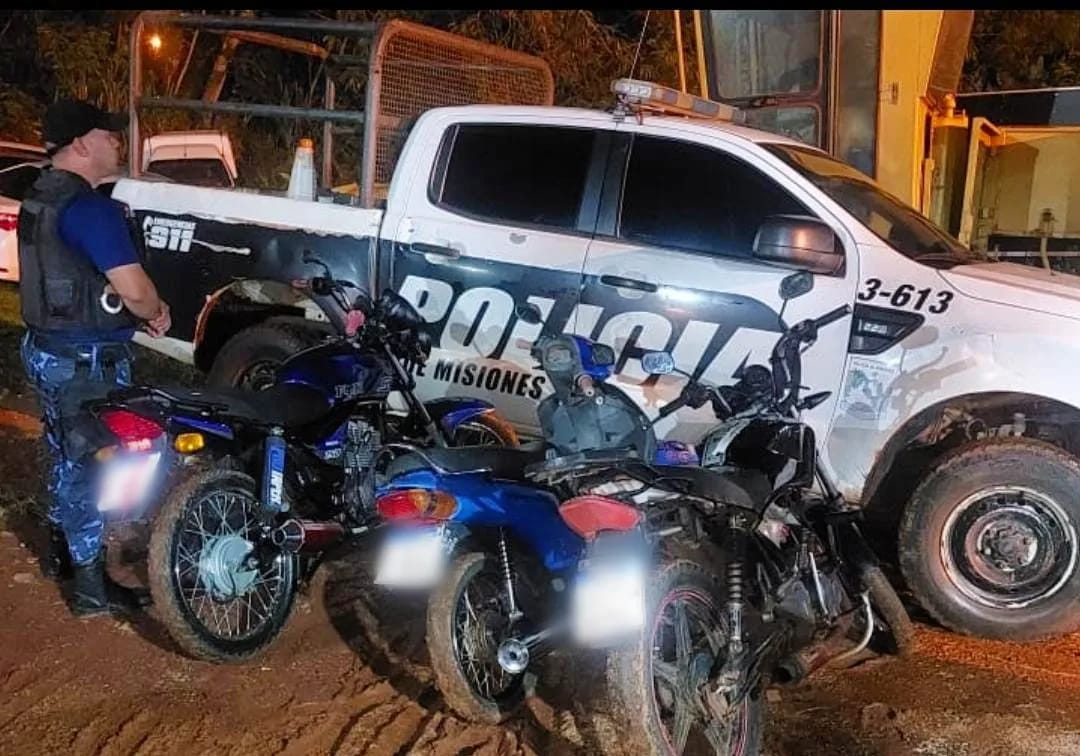 Detuvieron a motoqueros que corrian picadas y hacian maniobras peligrosas 2 - 1