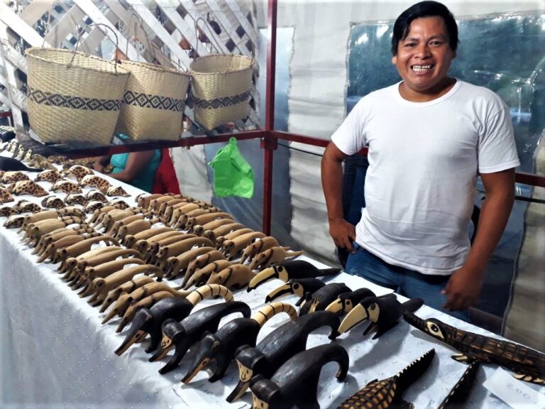 La artesanía mbya guaraní dijo presente en la Fiesta Nacional de la Artesanía en Colón
