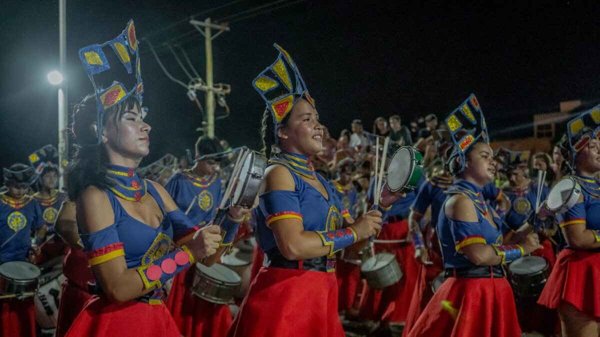 Los carnavales posadeños continúan recorriendo la ciudad a pura fiesta