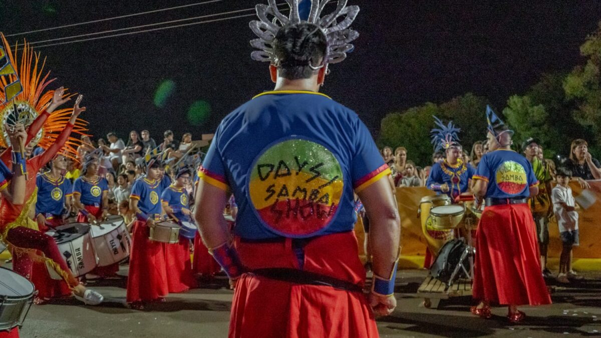 Los carnavales posadeños continúan recorriendo la ciudad a pura fiesta