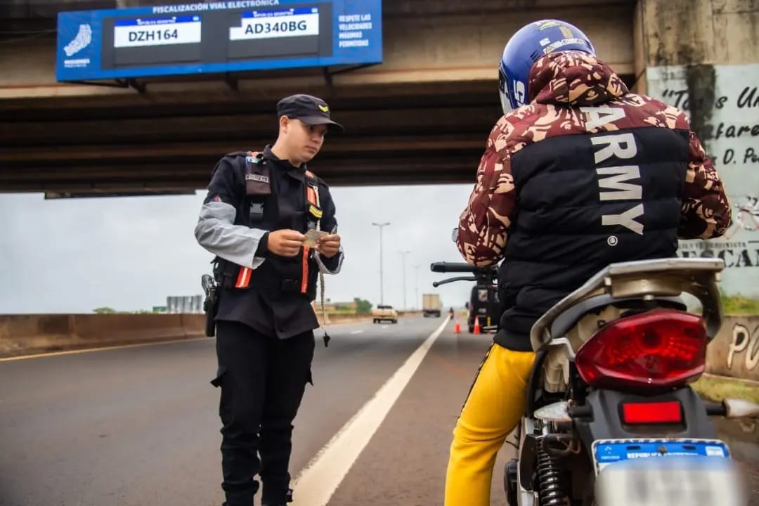 Misiones refuerza la seguridad vial mediante operativos en rutas 4 - 3