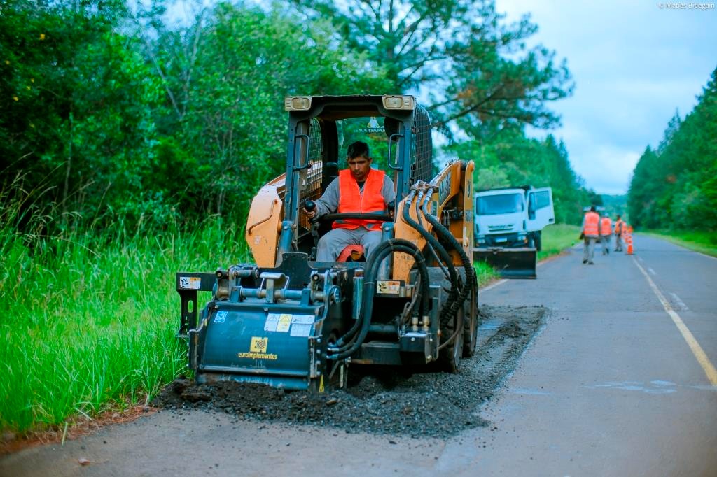 Vialidad avanzó con los trabajos de mantenimiento de la ruta provincial 225