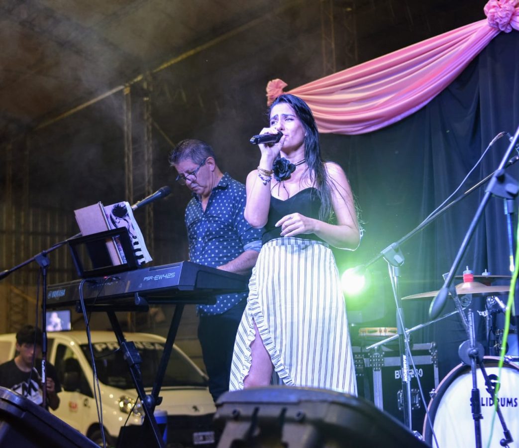 Con un gran show musical las mujeres de Montecarlo disfrutaron en su dia 6 - 5