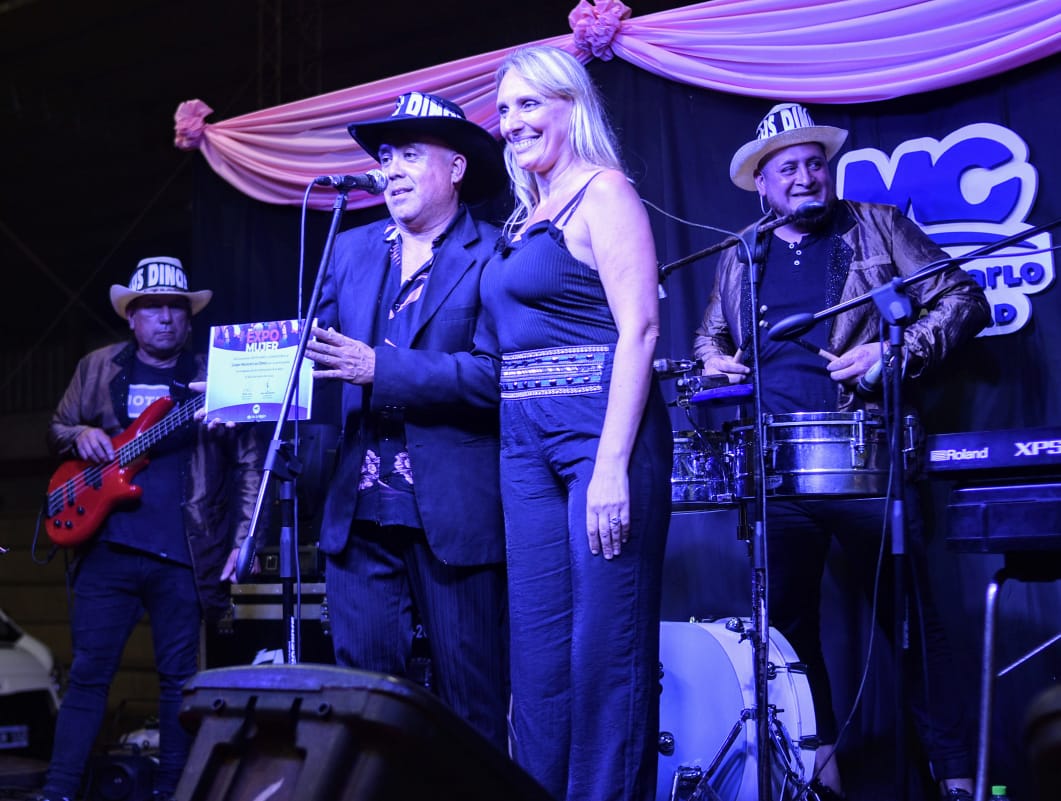Con un gran show musical las mujeres de Montecarlo disfrutaron en su dia 7 - 3