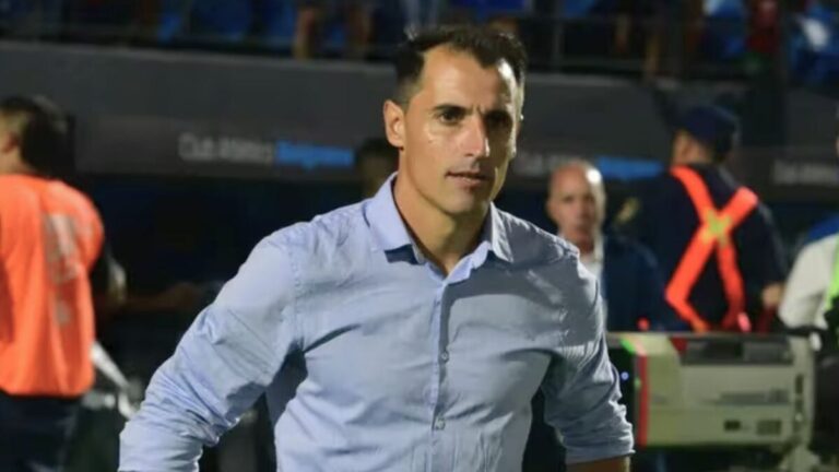 Renunció Farré y no es más el director técnico de Belgrano