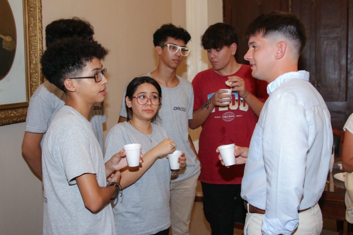 Romero Spinelli se reunió con estudiantes del Club de Robótica e inició el ciclo de encuentros con estudiantes