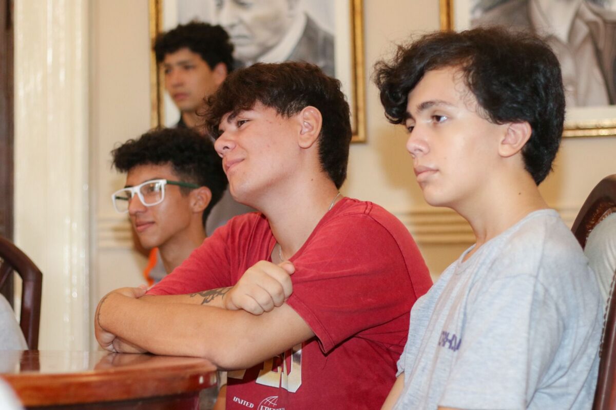 Romero Spinelli se reunió con estudiantes del Club de Robótica e inició el ciclo de encuentros con estudiantes