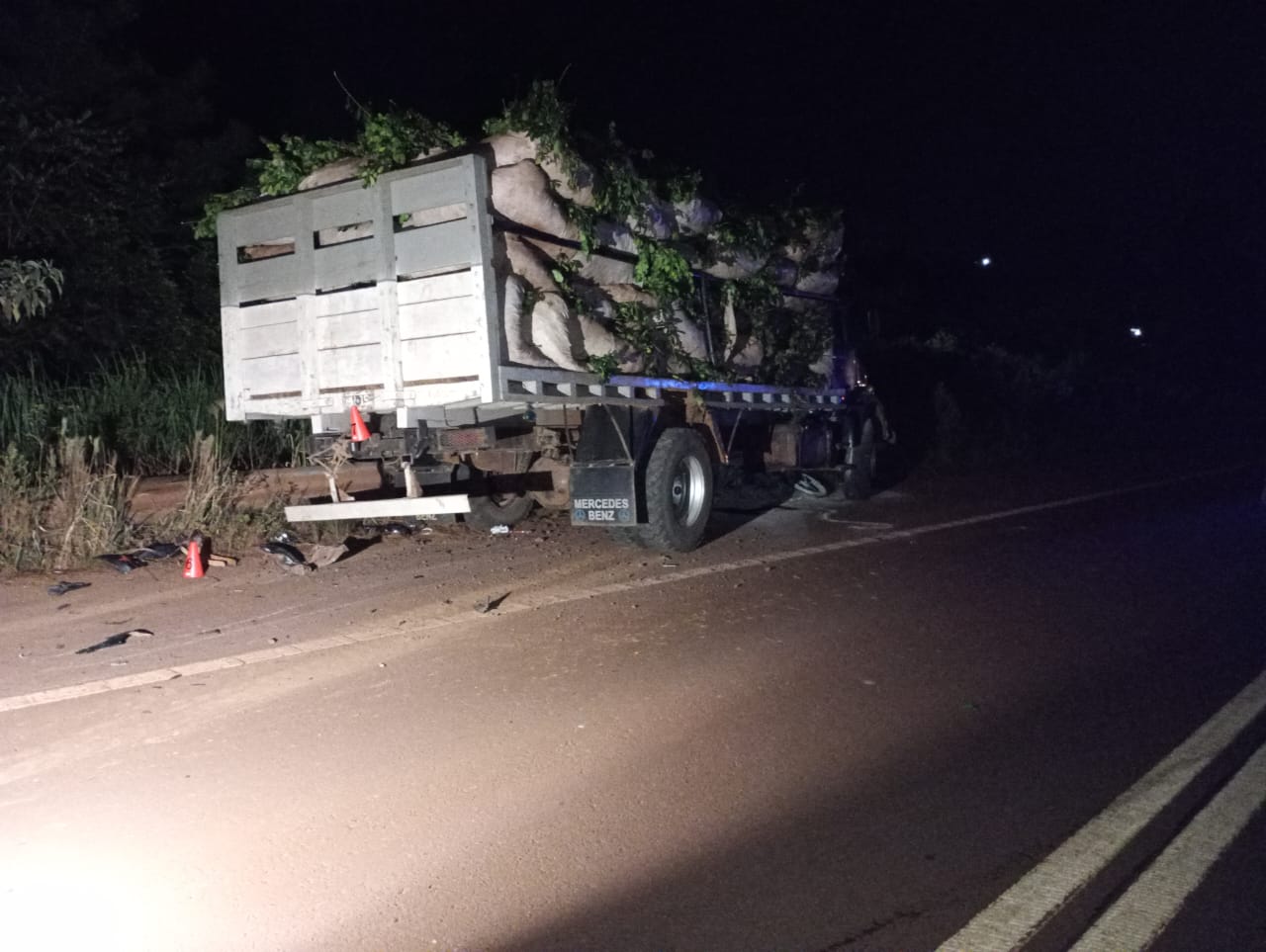 Murio un hombre tras impactar su moto contra un camion en Terciados Paraiso 1 - 1