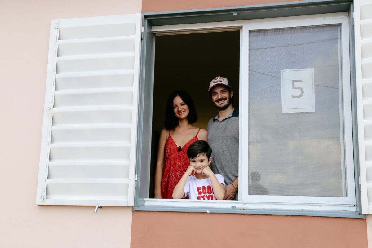 Passalacqua celebró junto a beneficiarios la entrega de 88 viviendas nuevas en Itaembé Guazú