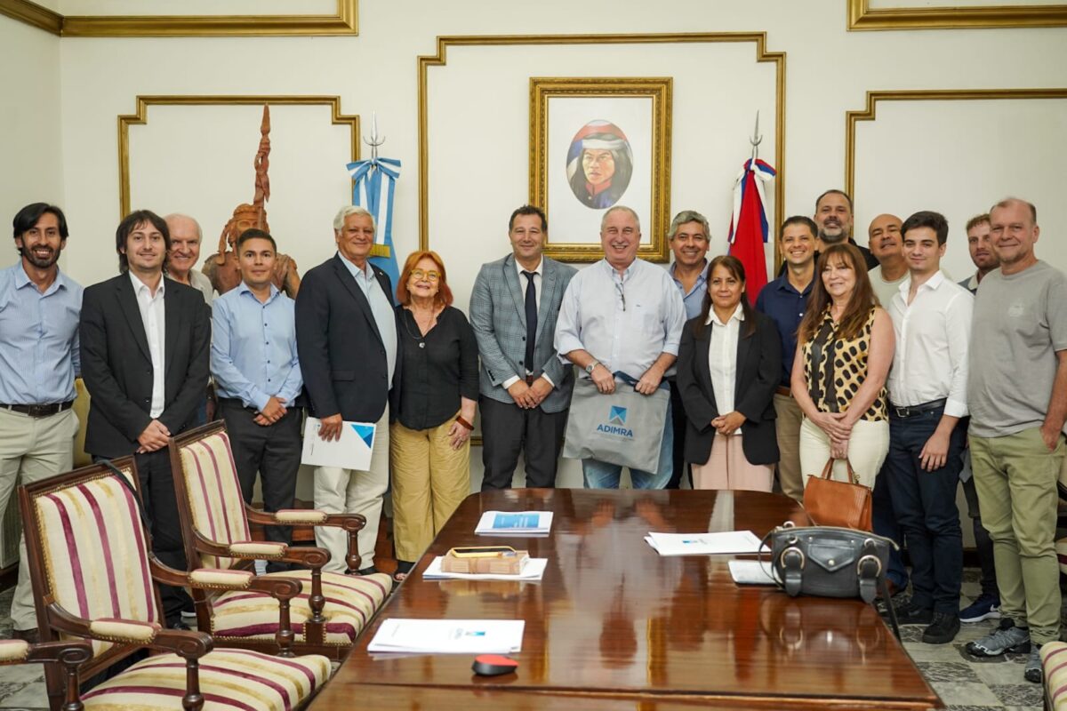 Passalacqua recibio a representantes de la Asociacion de Industriales Metalurgicos de Argentina 5 - 3