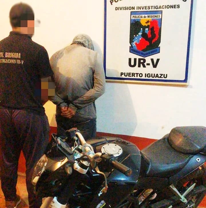 Se tiró a un arroyo con la moto para huir de la Policía en Iguazú y fue detenido