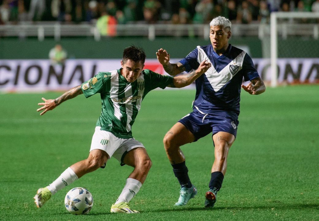 Vélez se subió a la cima de la Zona A tras vencer a Banfield