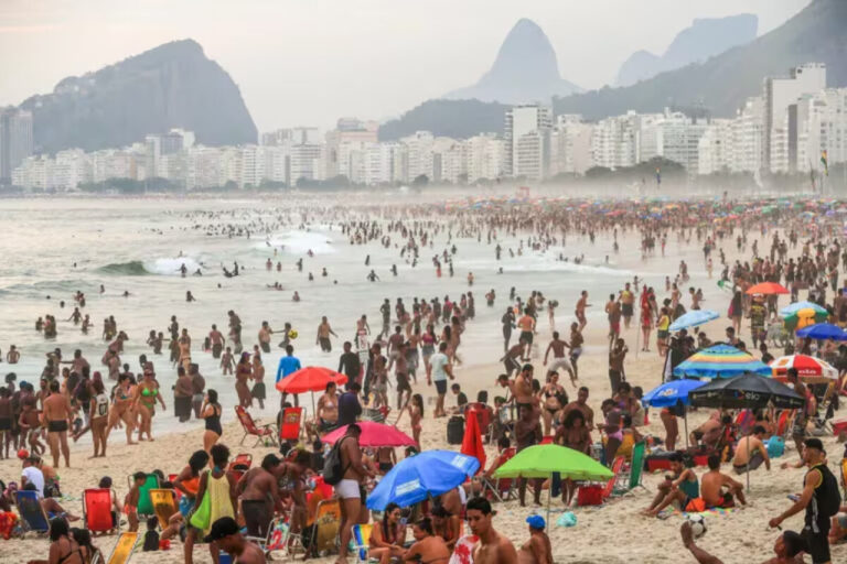 Alertan que la sensación térmica en Río de Janeiro superó los 60 grados