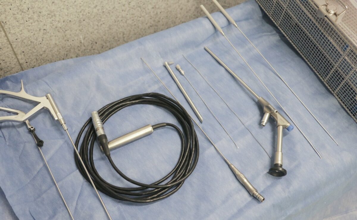 El Madariaga realiza una cirugía endoscópica innovadora de columna única en el NEA