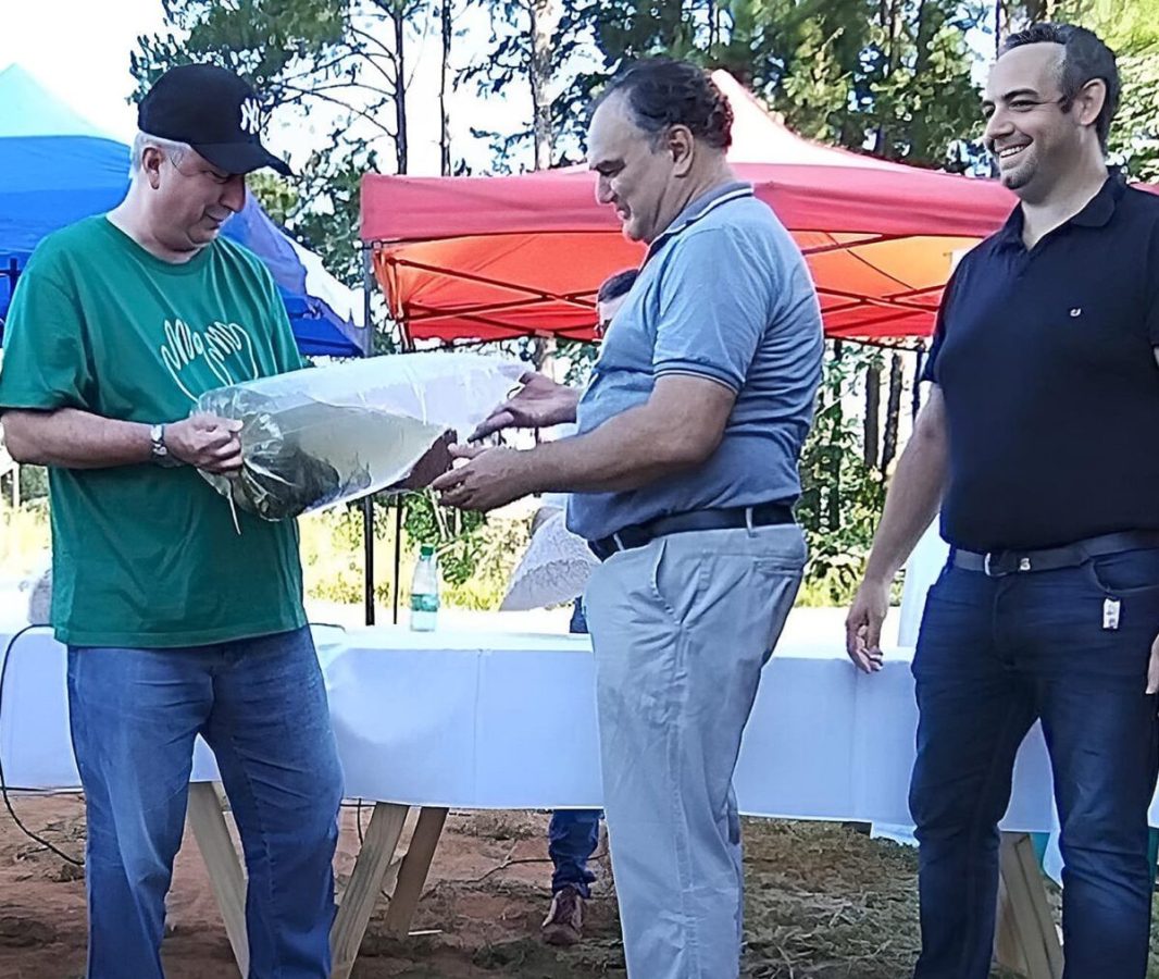 Producción piscícola: entregaron 1.500 crías de peces a productores misioneros