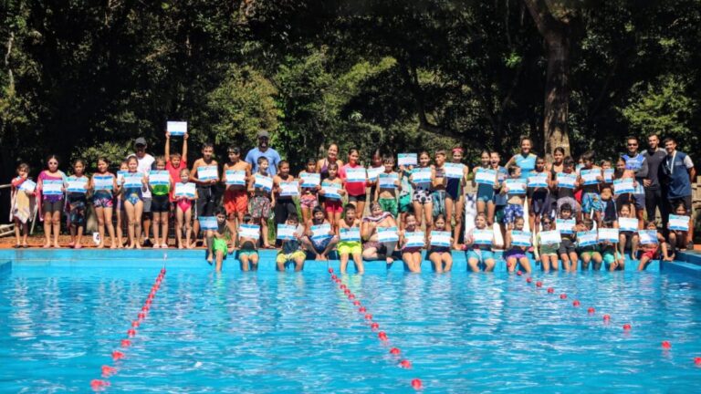 Montecarlo tuvo su primer encuentro de natación con la participación de más de 70 niños