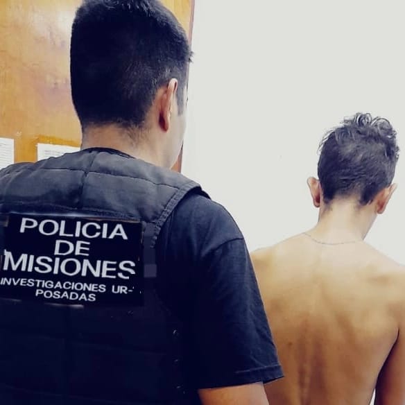 Posadas: pareja fue detenida luego de ser captada por cámaras robando un monopatín y una bici 5 10 - pareja de ladrones 6 - 9