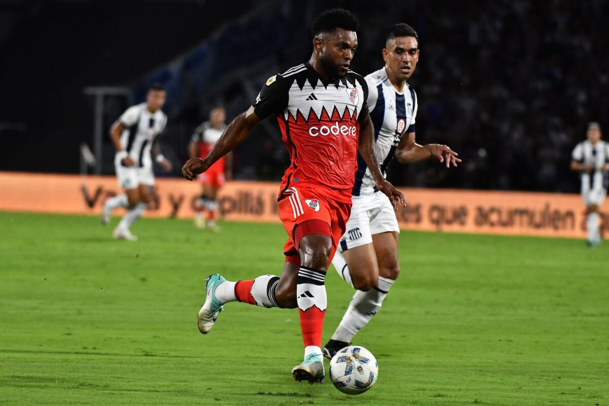 River lo ganaba, Demichelis puso línea de 5 y Talleres se lo empató