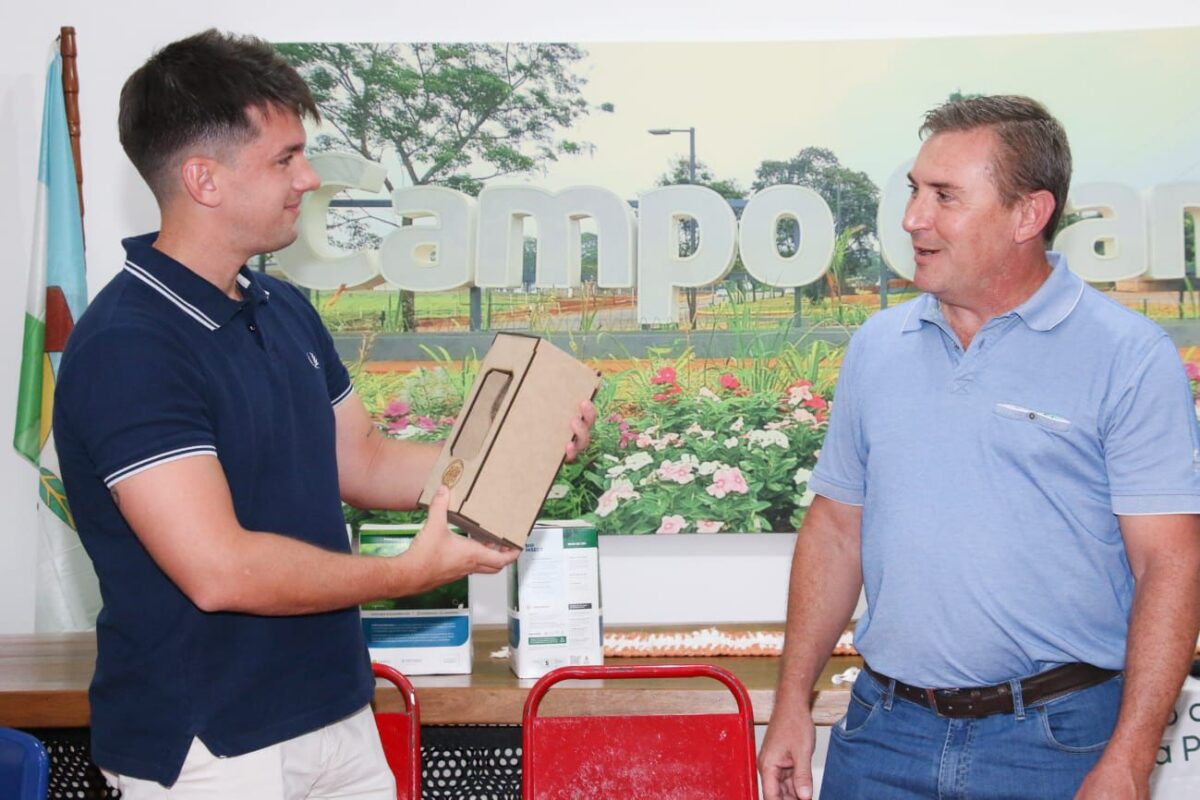 Spinelli visitó Campo Grande y entregó insumos orgánicos certificados