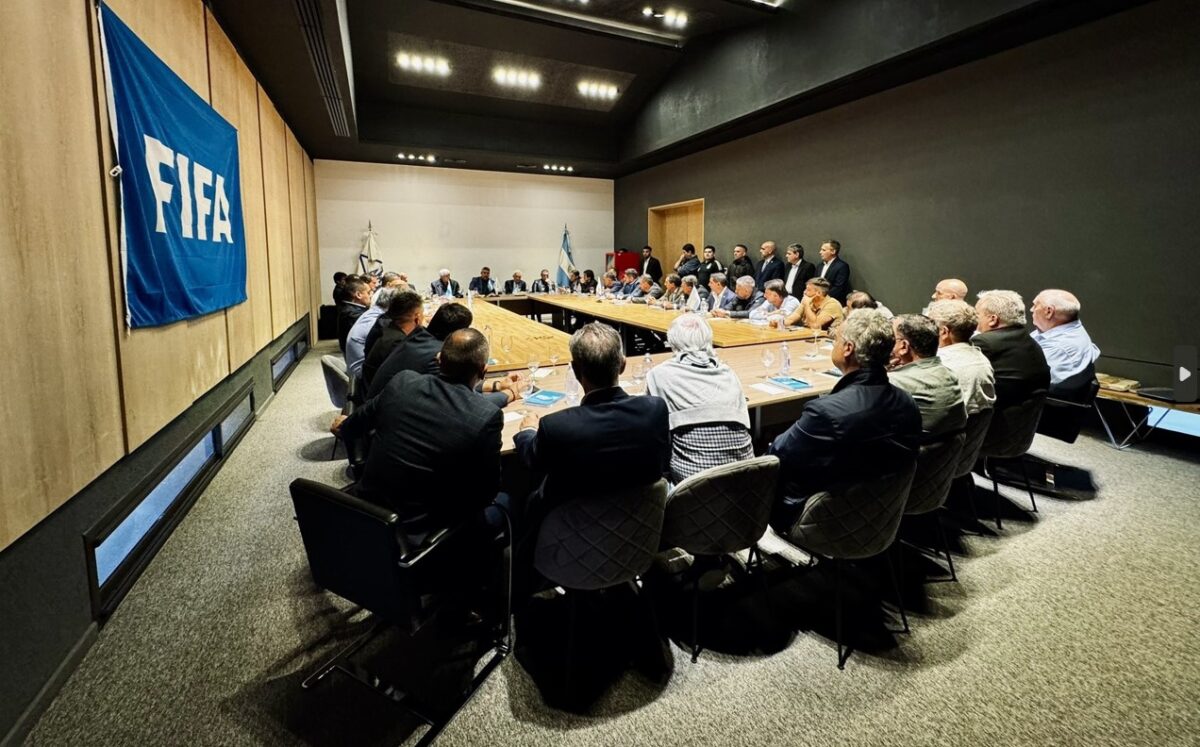 Qué temas se trataron en la reunión de Tapia con los presidentes de primera división