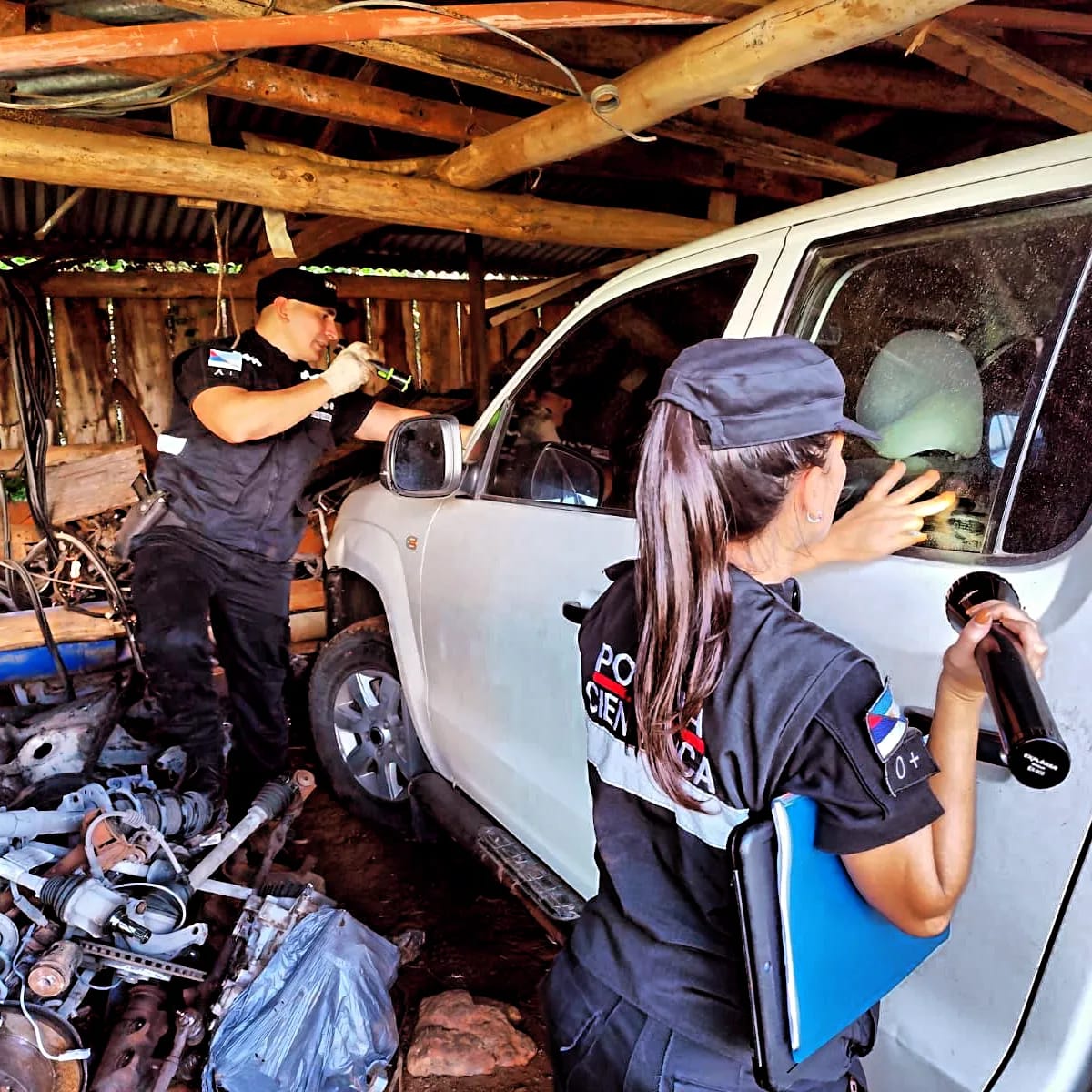 En San Javier desmantelaban autos robados en una chacra: hay un detenido