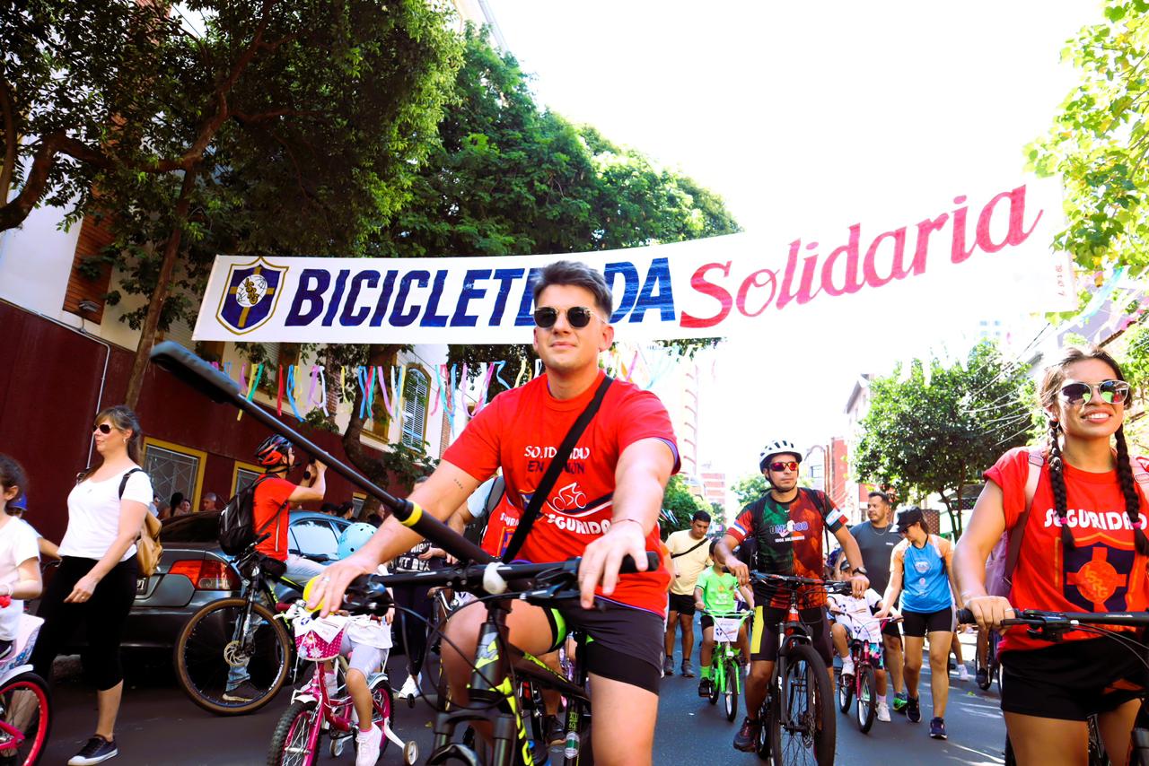 La bicicleteada solidaria del Roque González unió a miles de personas en Posadas 