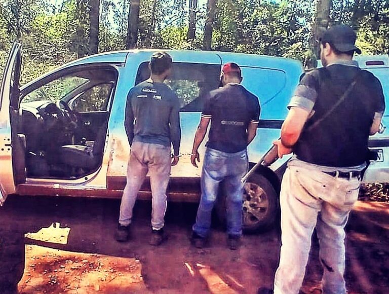 Eldorado: detuvieron a dos paraguayos con un vehículo robado de Buenos Aires y secuestraron neumáticos ilegales