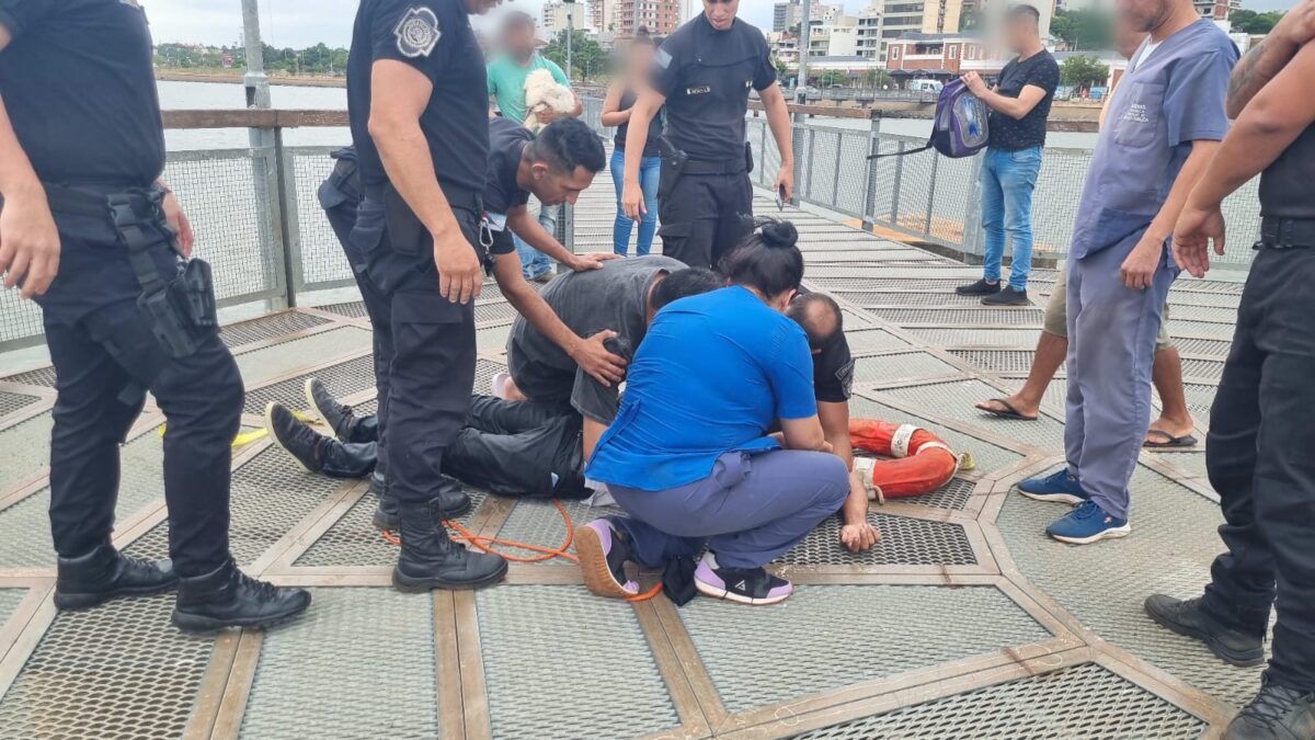 Rescataron a un hombre de las aguas del río Paraná