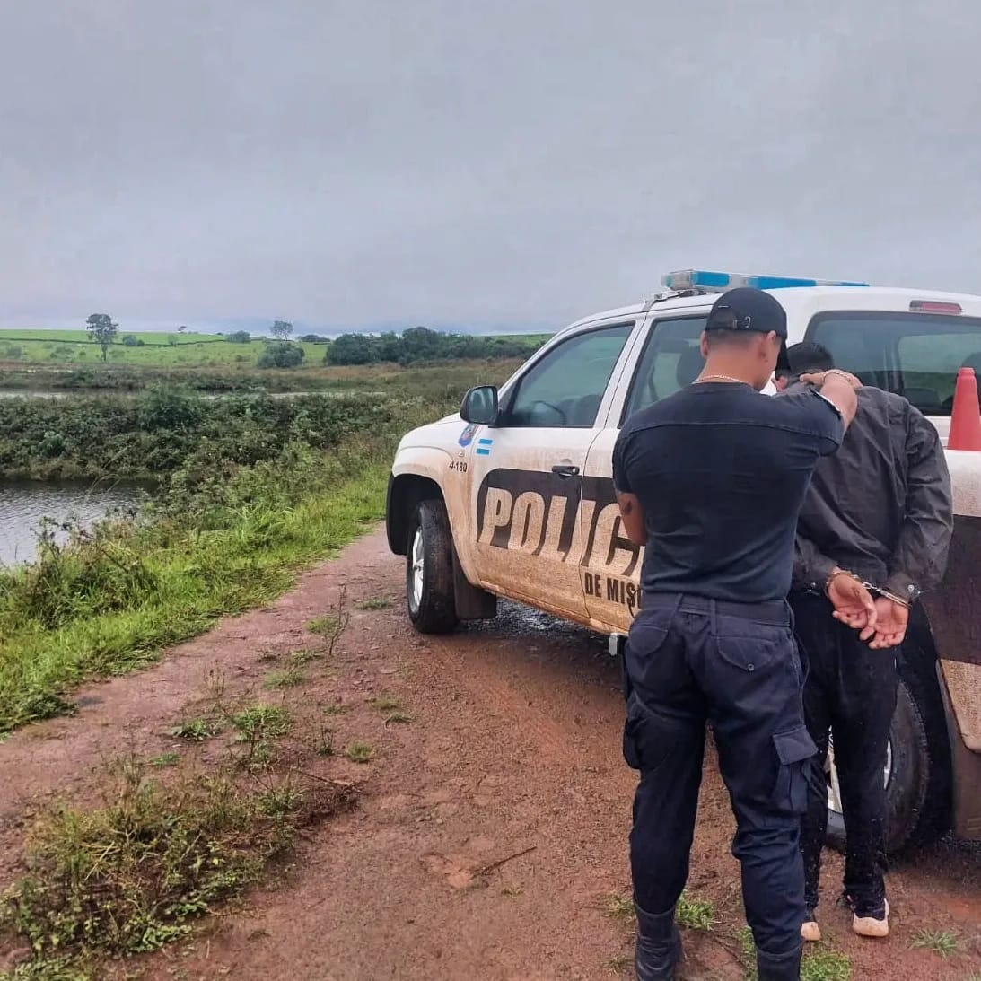 Le dijo a la Policía que tuvo suerte en la pesca: había robado 26 pacúes de una laguna privada